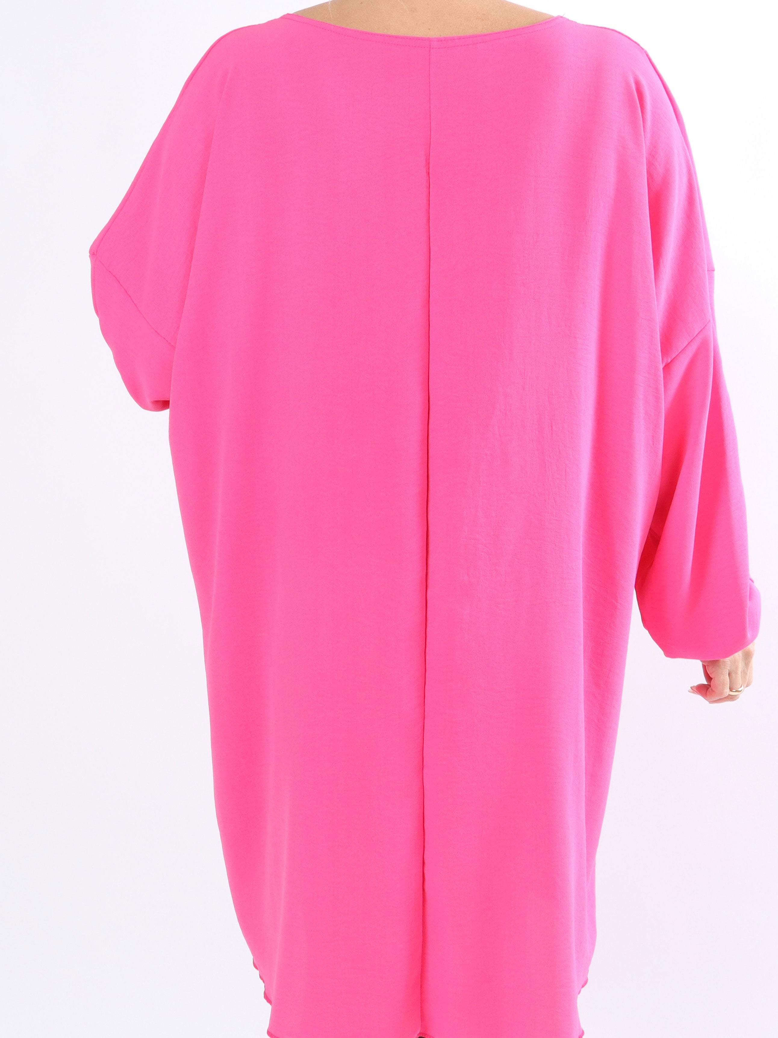 Nella - Cool plussize klänning med guldfärgad skrift